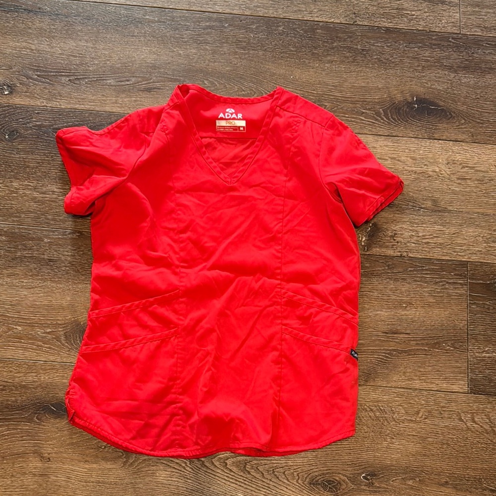 Adar‎ red scrub top medium